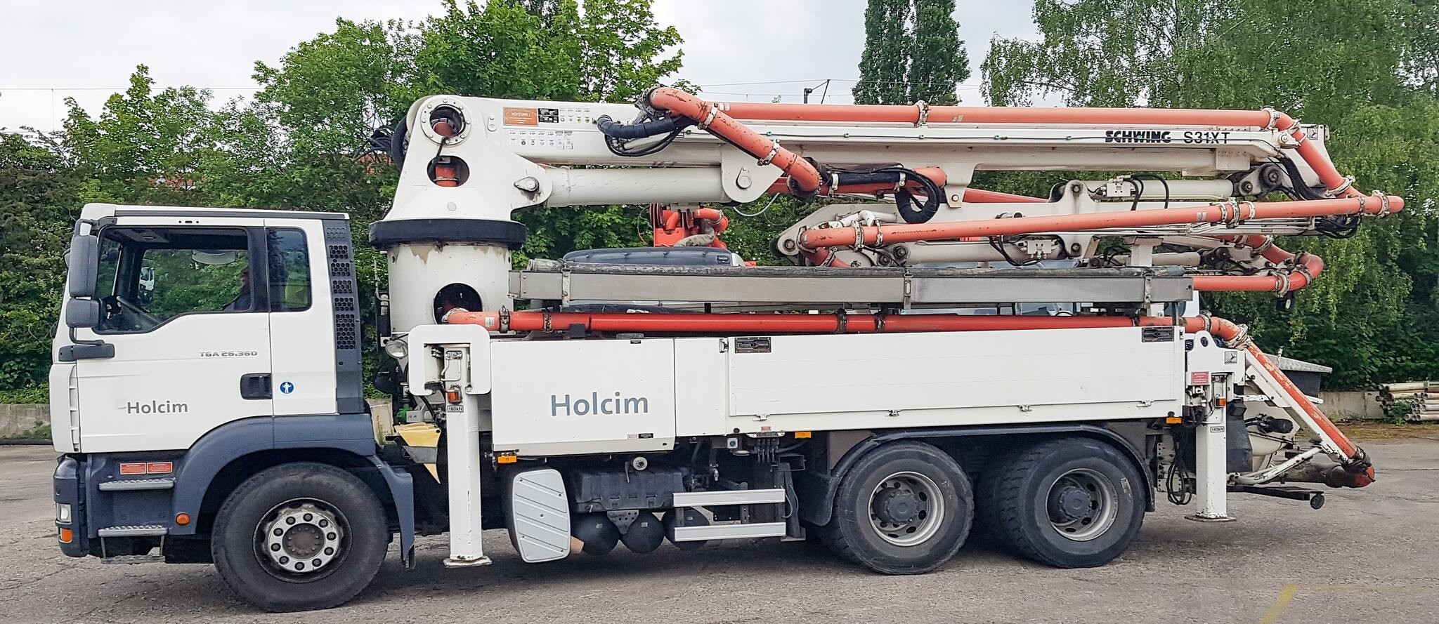 Das Bild zeigt die Betonpumpe M 31 HT im Profil